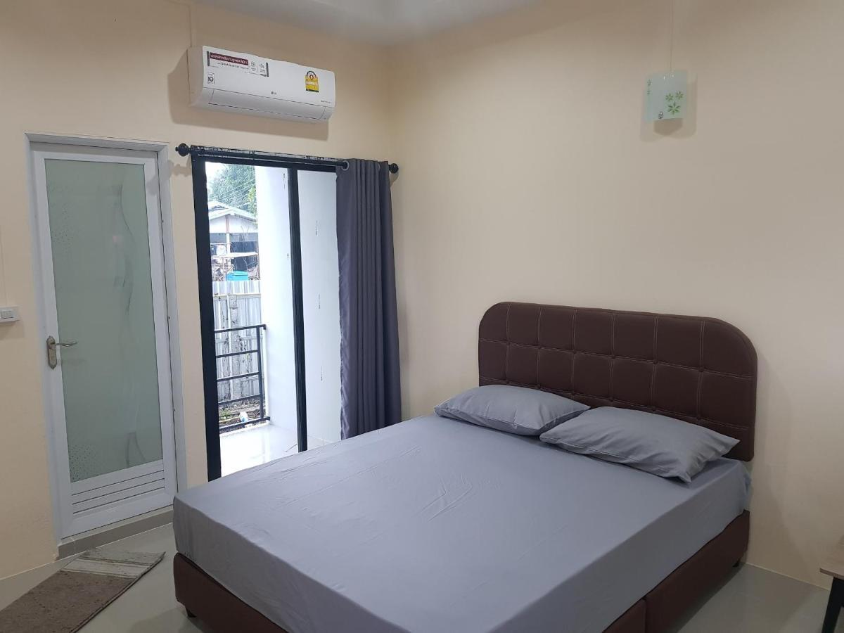 Room62 Lom Sak Bagian luar foto