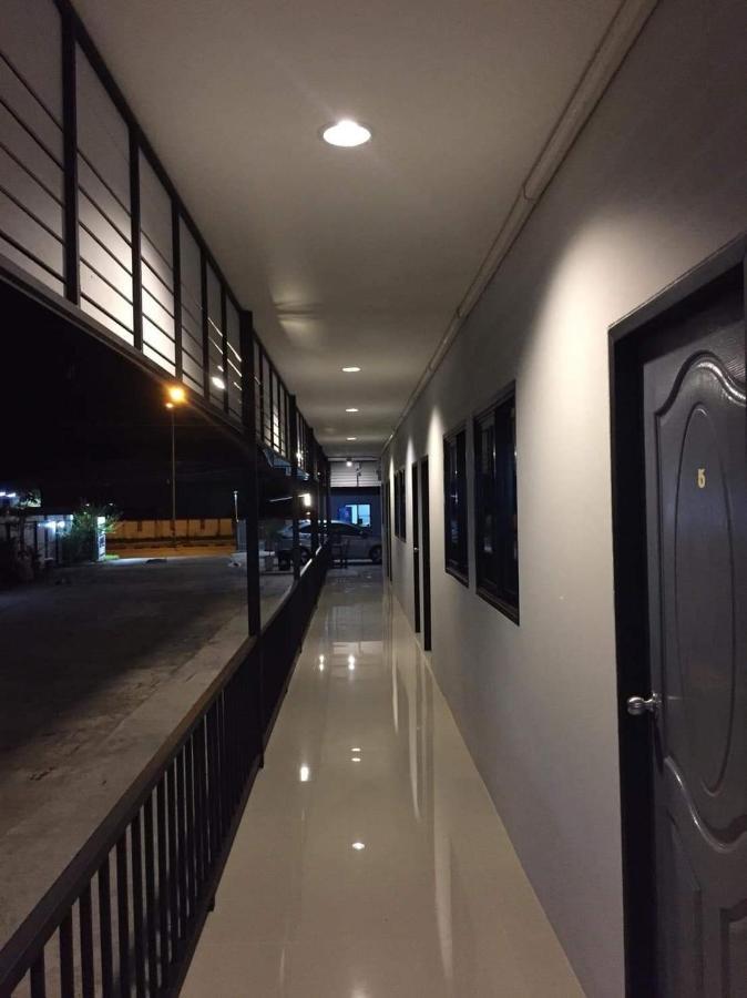 Room62 Lom Sak Bagian luar foto