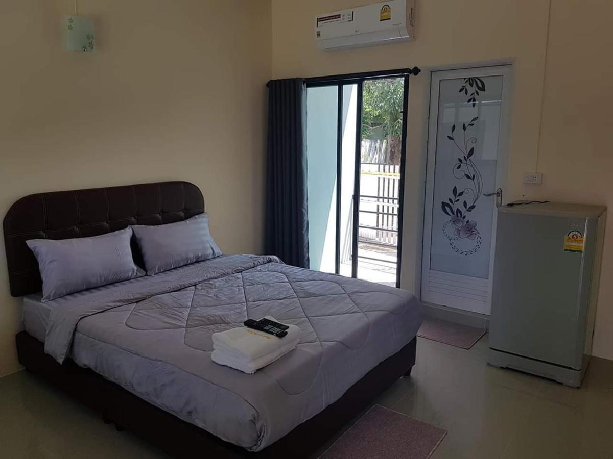 Room62 Lom Sak Bagian luar foto