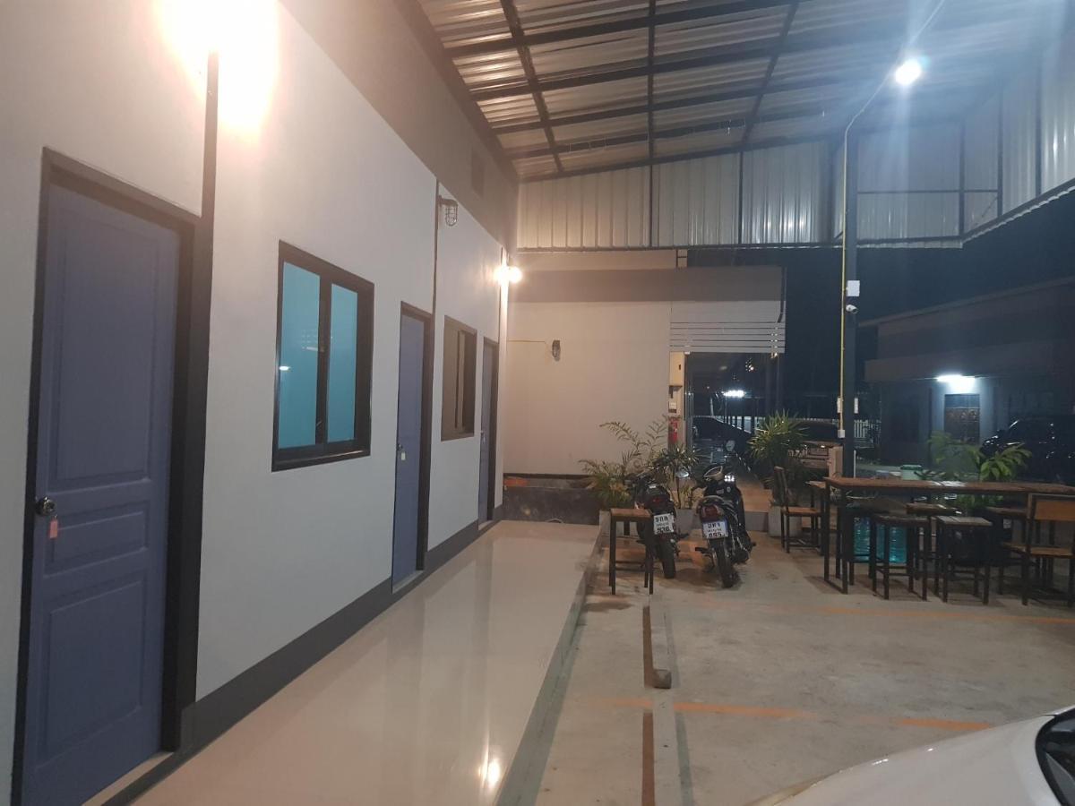 Room62 Lom Sak Bagian luar foto