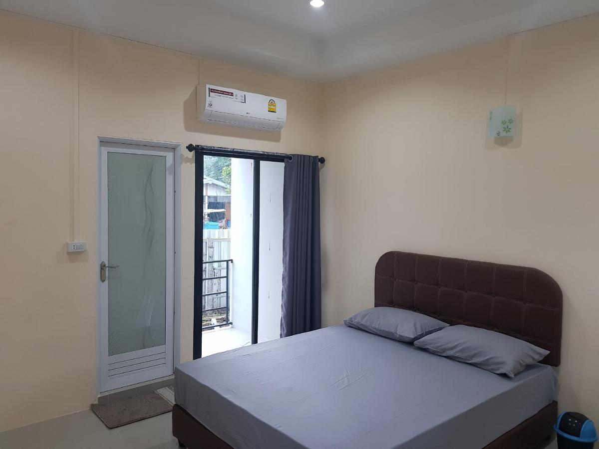Room62 Lom Sak Bagian luar foto